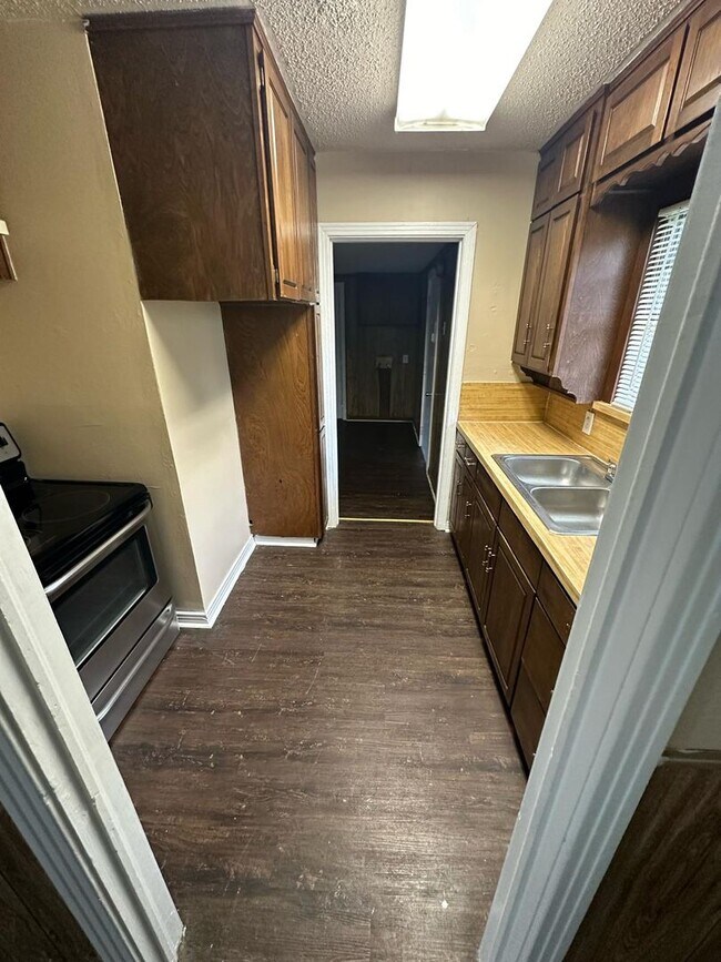 Foto del edificio - 583 W Hammond St