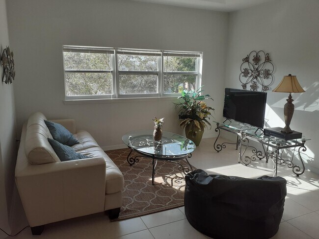 Building Photo - 1840 E Sanderling Ln
