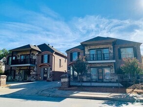 Building Photo - 3239 S University Dr