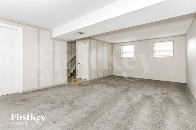 Building Photo - 811 Baker Ct