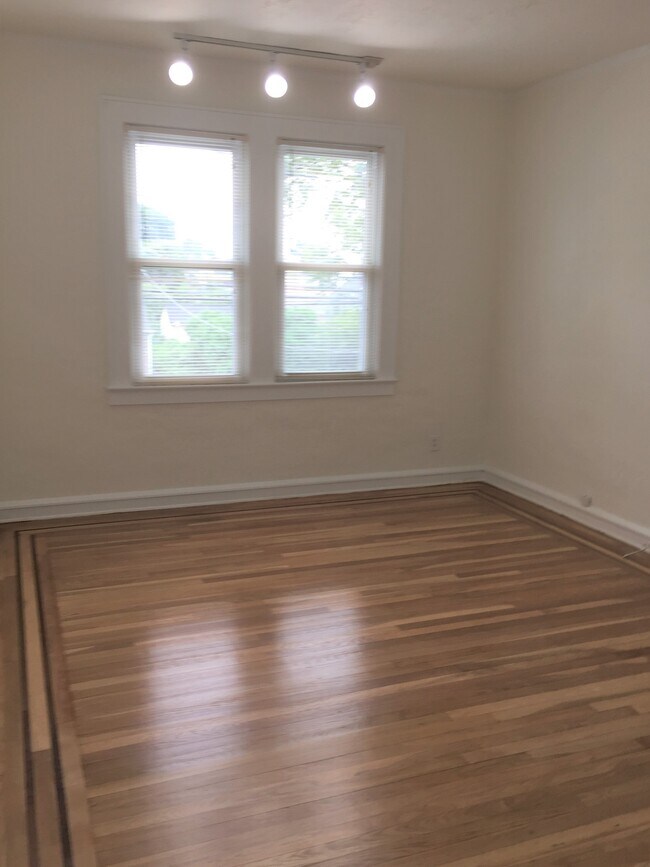 Living Room - 1157 Magie Ave