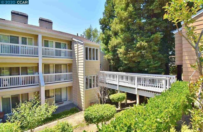 Foto del edificio - Beautifully Updated 2-bedroom 2 bath Condo...