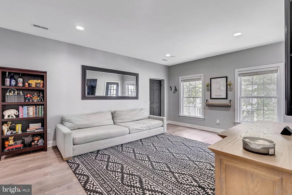 Foto principal - 1324 W Chester Pike