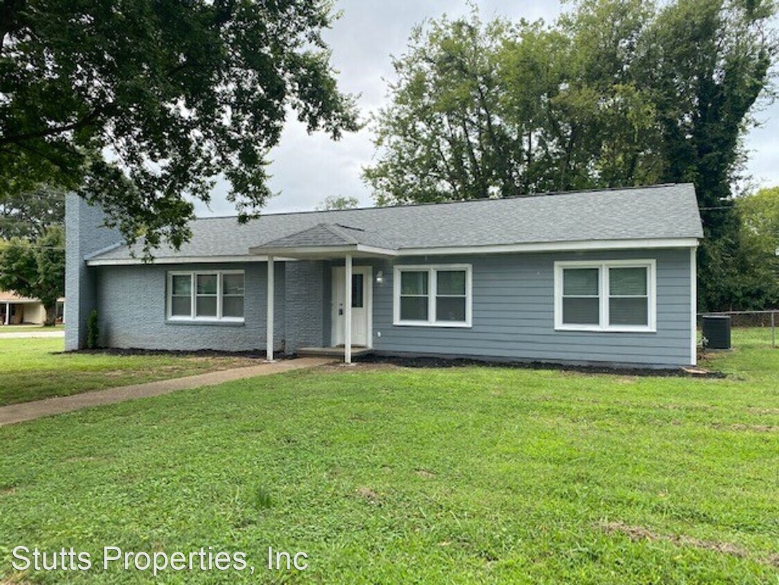 Primary Photo - 3 br, 2 bath House - 108 Village Drive