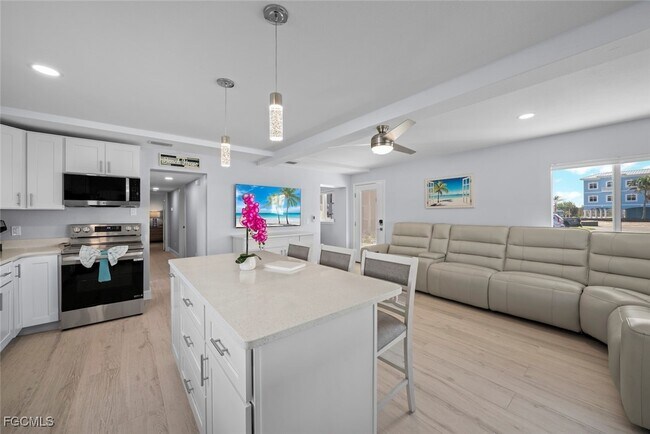 Foto del edificio - 6151 Estero Blvd