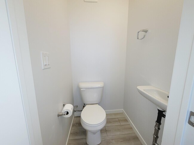 Photo du bâtiment - 1083 Cy Becker Rd NW