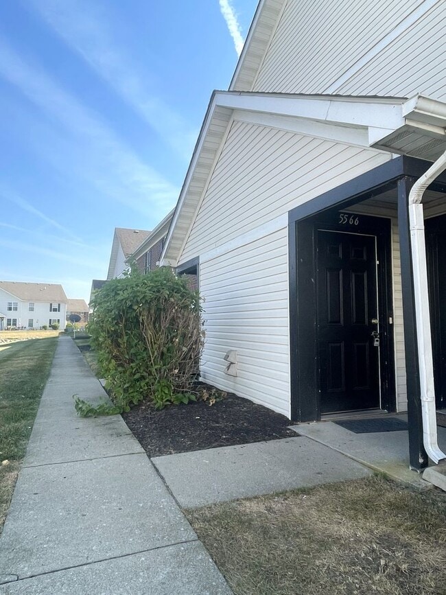 Building Photo - 5566 Garden Ridge