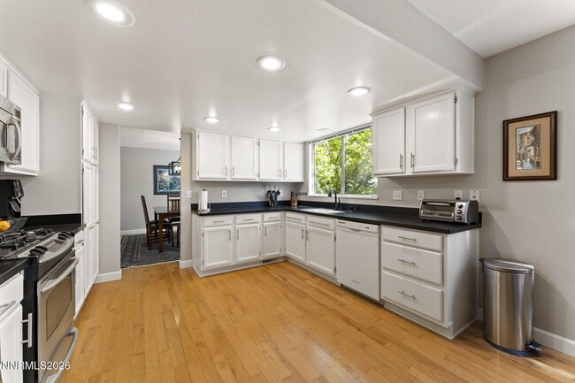 Foto del edificio - 6168 Greenbrook Dr