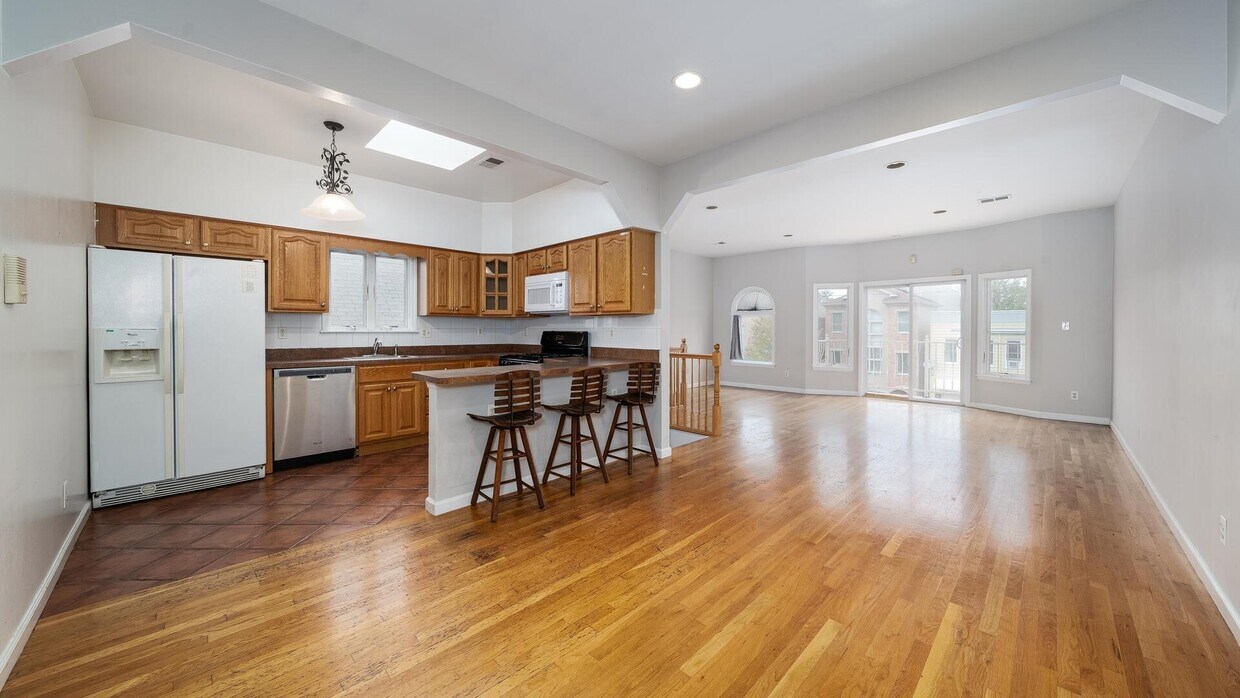 Primary Photo - 11 Thorne St