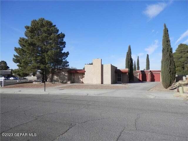 Primary Photo - 10701 Ivanhoe Dr