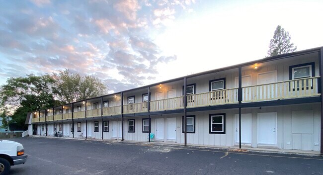 Building Photo - 735 W Decatur St