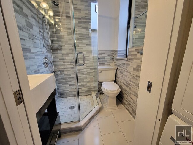 Building Photo - East 18th Street