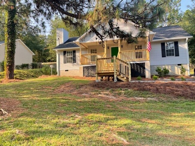 Building Photo - Available NOW – Renovated 3 Bedroom, 2 Bat...