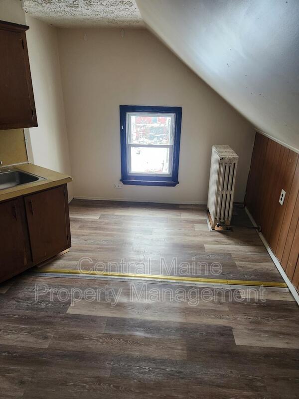 94 College St Unit 11, Lewiston, ME 04240 Condo for Rent in Lewiston