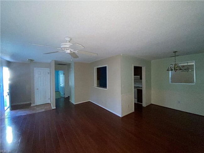 Foto del edificio - 702 Brook Meadow Ct