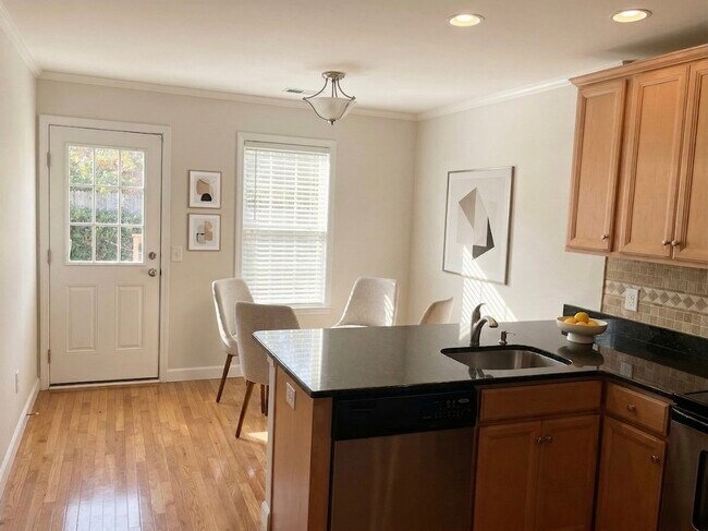 Foto del edificio - 200 Clover Ct