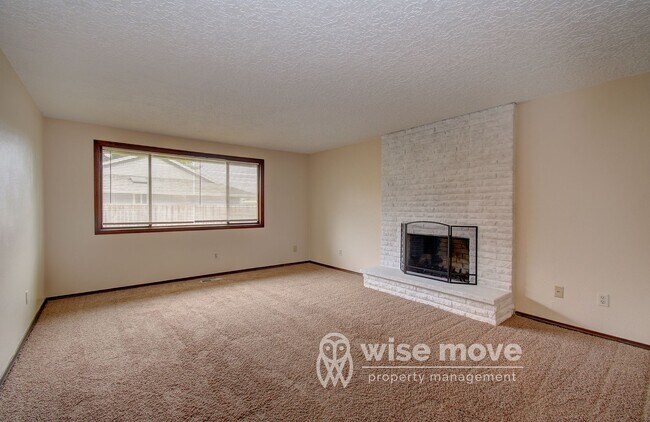 Foto del edificio - Remodeled Darling!