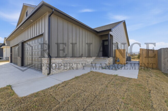 Foto del edificio - 5259 N Pinecrest Ct