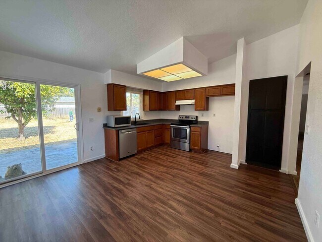 Foto del edificio - Elk Grove 3 Bed 2 Bath