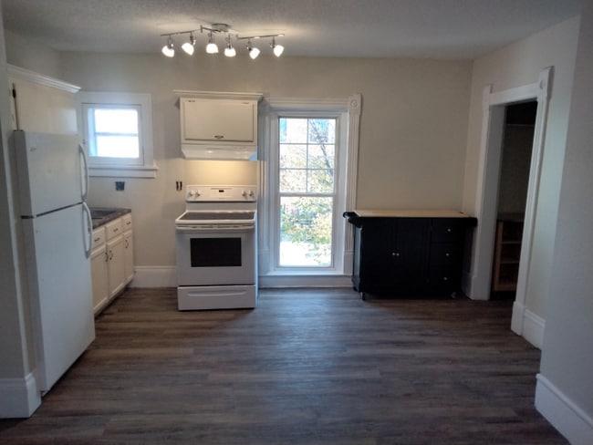 Building Photo - 17 W 27th St