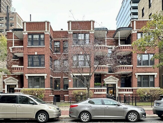 Building Photo - 441 W Melrose St