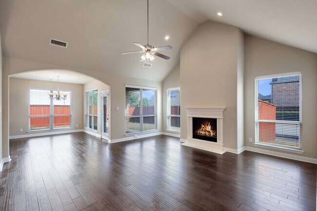 Foto del edificio - 15609 Canyon Ridge