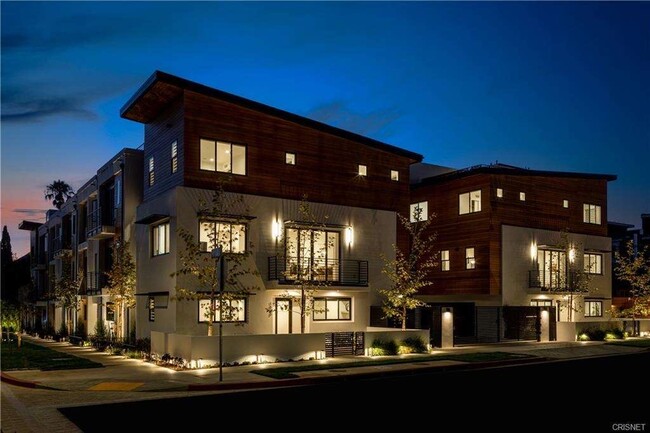 Building Photo - 5937 Pickford St