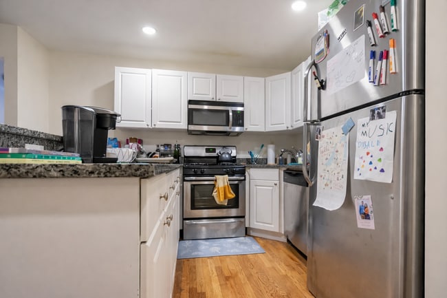 Building Photo - 324 St Paul St