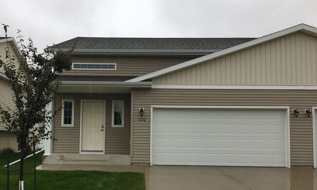 Building Photo - 1216 S Beach Way