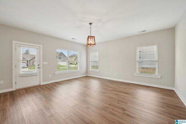 Building Photo - 559 Troubadour Ln