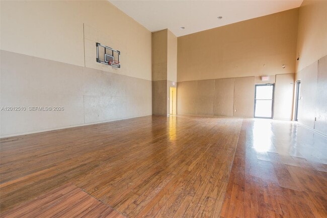 Building Photo - 8870 Fontainebleau Blvd