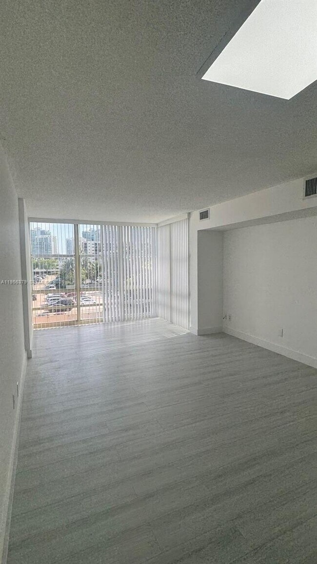 Foto del edificio - 200 172nd St