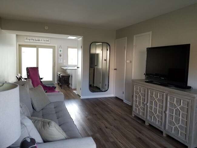Foto del edificio - 966 Chatham Ln