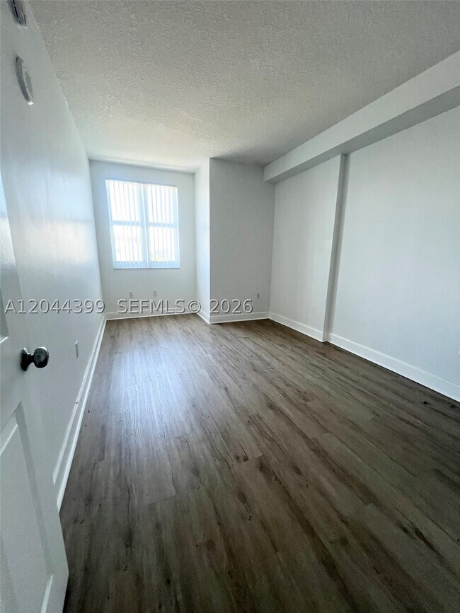 Building Photo - 50 Menores Ave