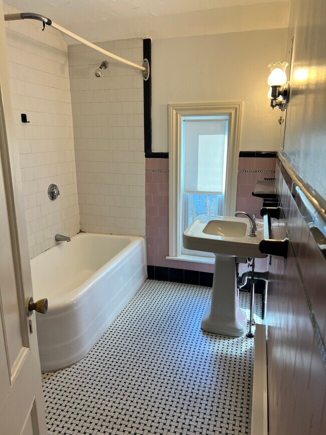 10 Arlington Rd Unit 2F, Woburn, MA 01801 Apartments in Woburn, MA