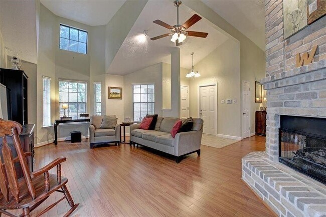 Building Photo - 3515 Meadowcrest Ln