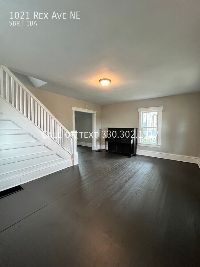 Foto del edificio - Spacious FIVE bedroom house for rent - Can...