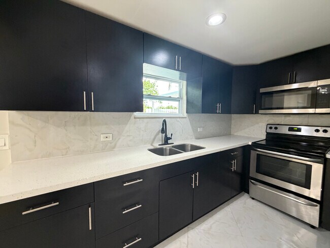 Foto del edificio - 9615 NW 3rd Ave