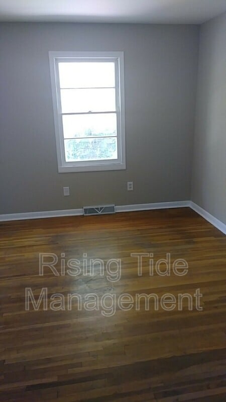 Building Photo - 3011 Devon Rd