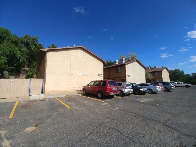 Building Photo - 824 Vine Ave