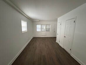 Building Photo - 559 2nd Ave