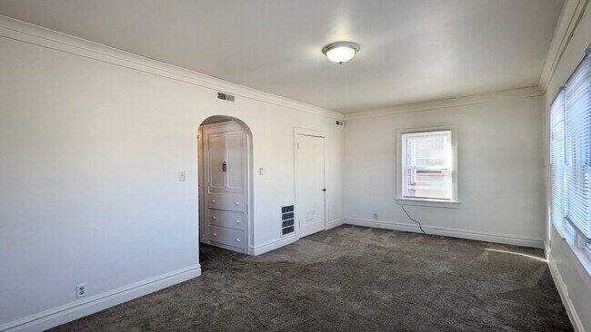 Foto del edificio - 825 W Jefferson St