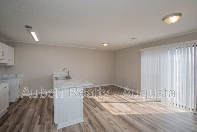 Foto del edificio - 2311 Walden Dr