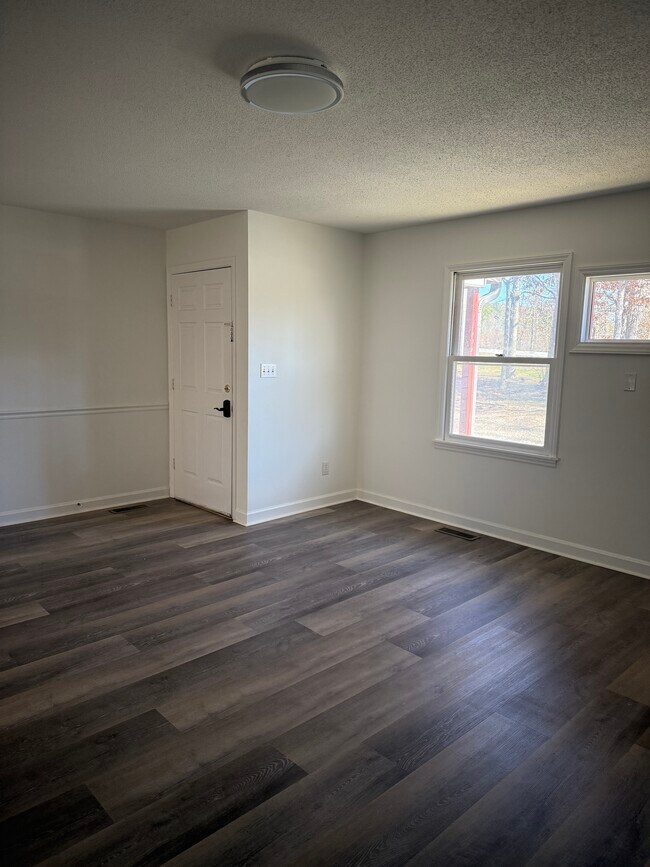 Foto del edificio - 3420 Becks Church Rd