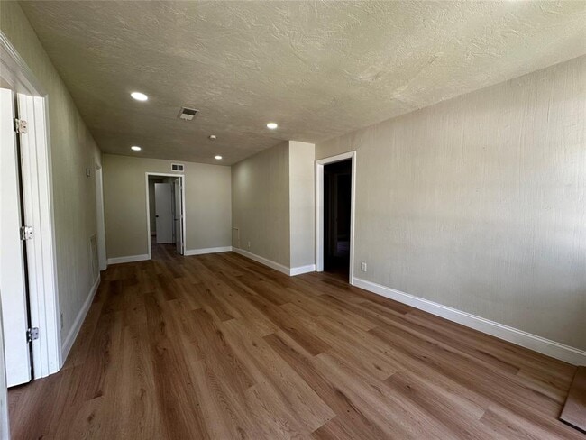 Building Photo - 5009 Chennault Rd