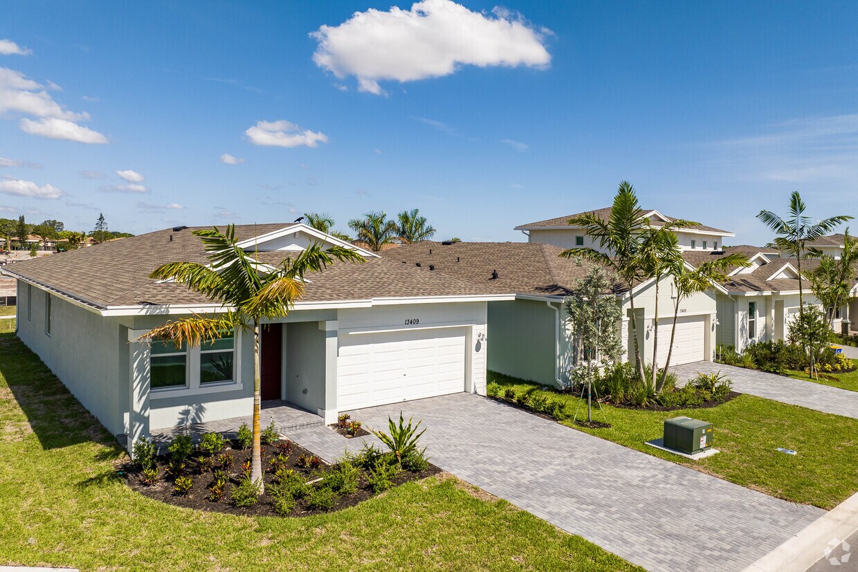 Primary Photo - Palm Greens at Villa Del Ray