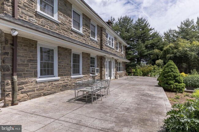 Building Photo - 123 Gypsy Ln