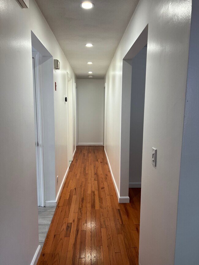 Foto del edificio - 64 Sterling St