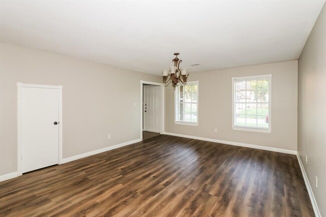 Building Photo - 2703 Shady Bayou Ln