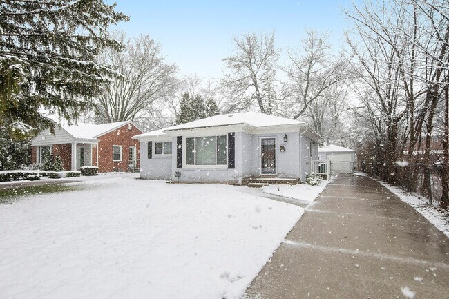 Building Photo - 3221 Shenandoah Dr